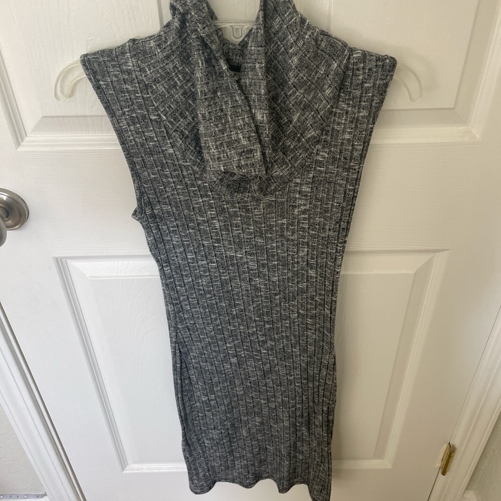 Papaya Like New Woman’s Gray Ribbed Sleeveless Turtleneck Sweater Dress Size S